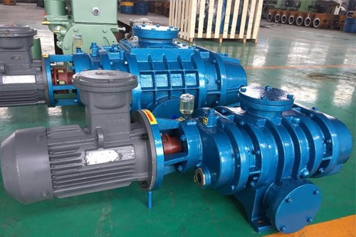 羅茨真(zhen)空泵車間(jian)一角